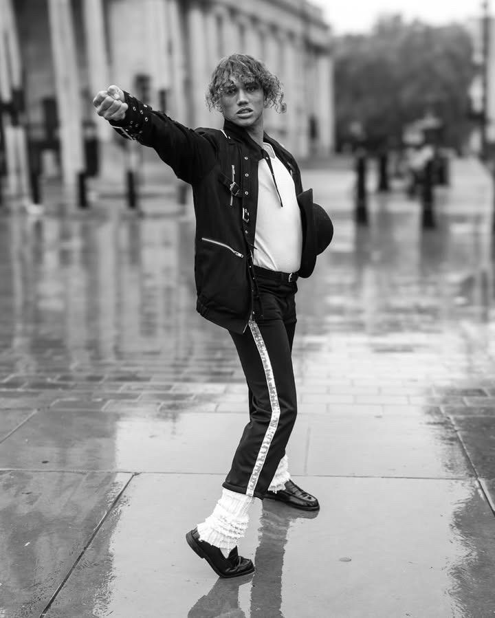 Addison Wonderland, London Michael Jackson tribute dancer, in a classic pose on a London street